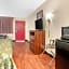 Econo Lodge Inn & Suites Forest