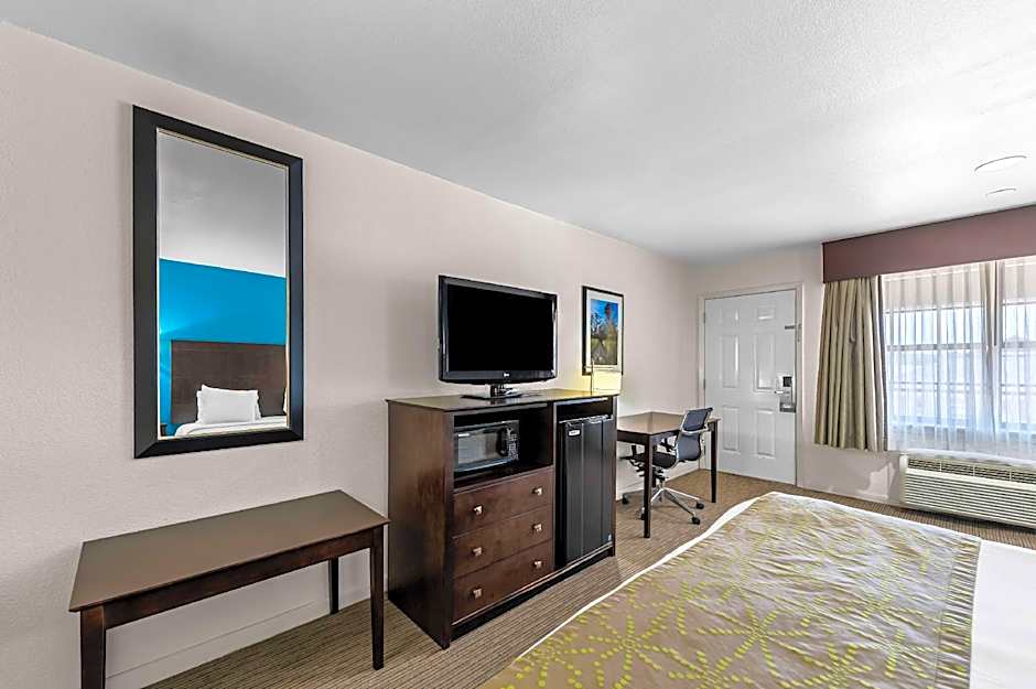 Best Western Delhi Inn