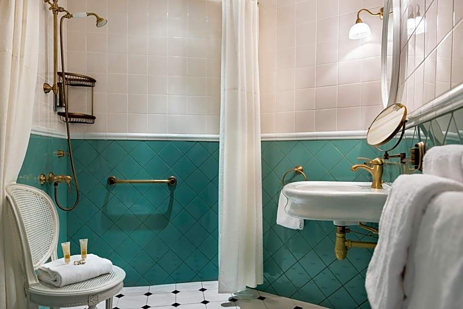 Hotel de Neuve by Happyculture