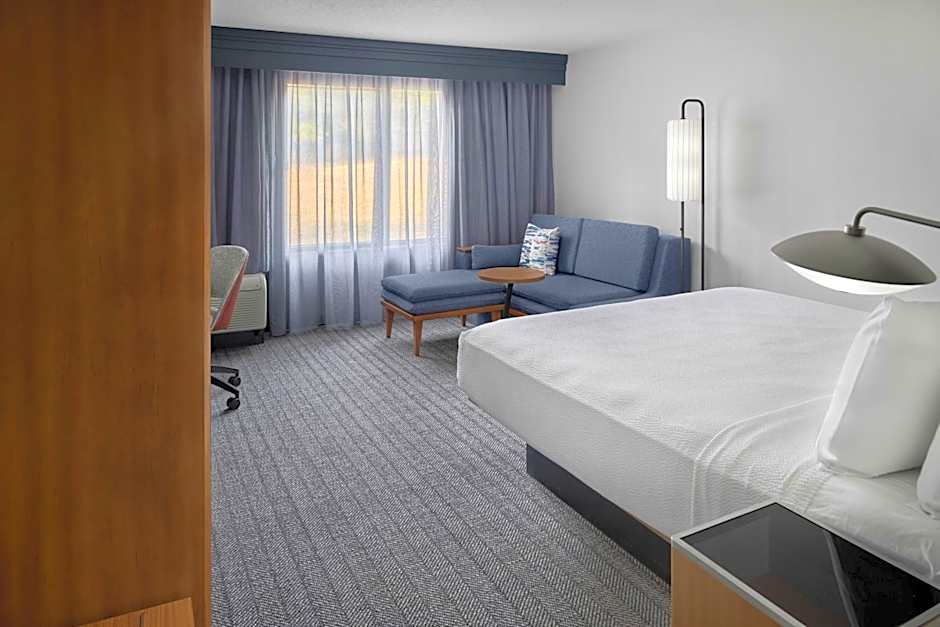 Courtyard by Marriott Kansas City Shawnee