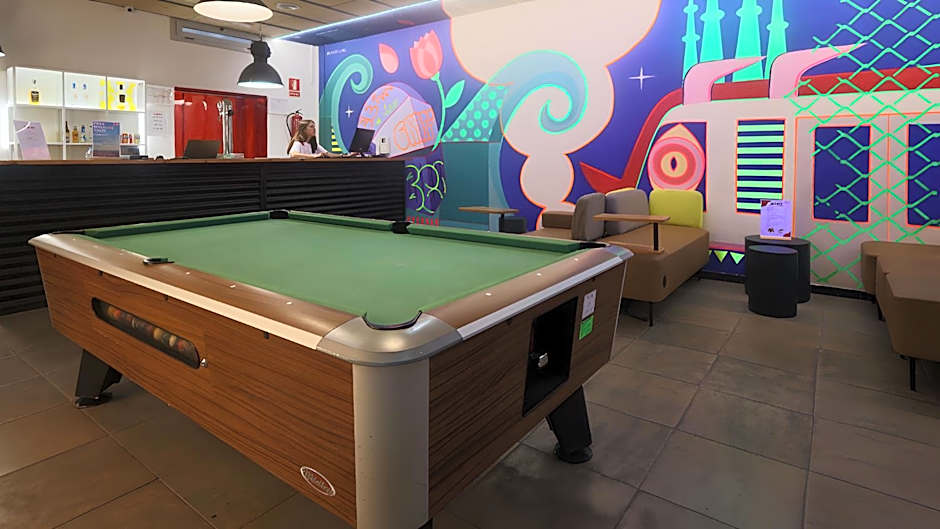 Ideal Youth Hostel