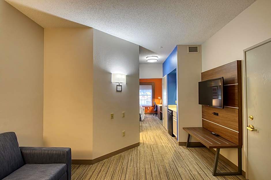 Holiday Inn Express Hotel & Suites Oshkosh - State Route 41 By IHG