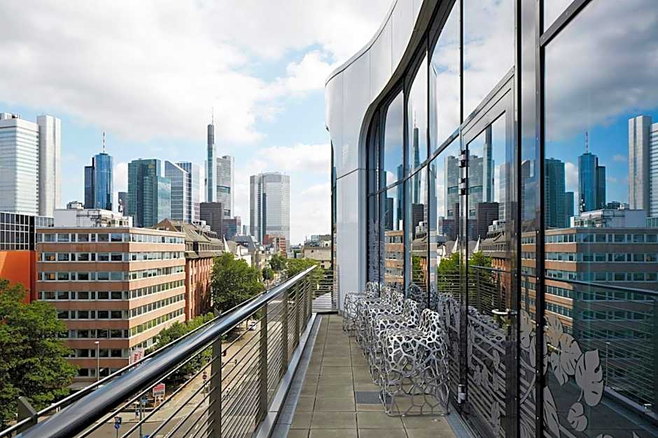 Roomers Frankfurt Central, Autograph Collection