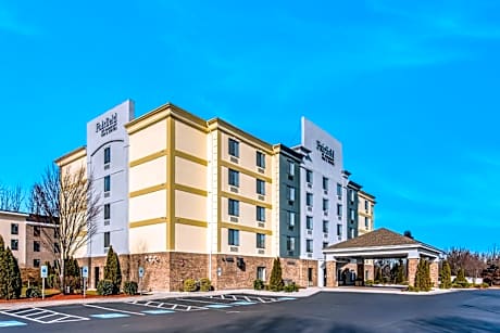 Fairfield by Marriott Inn & Suites Greensboro Coliseum Area