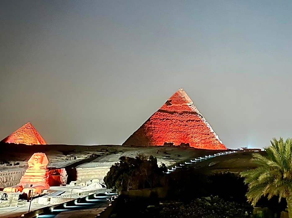 The Gate Hotel Front Pyramids & Sphinx View