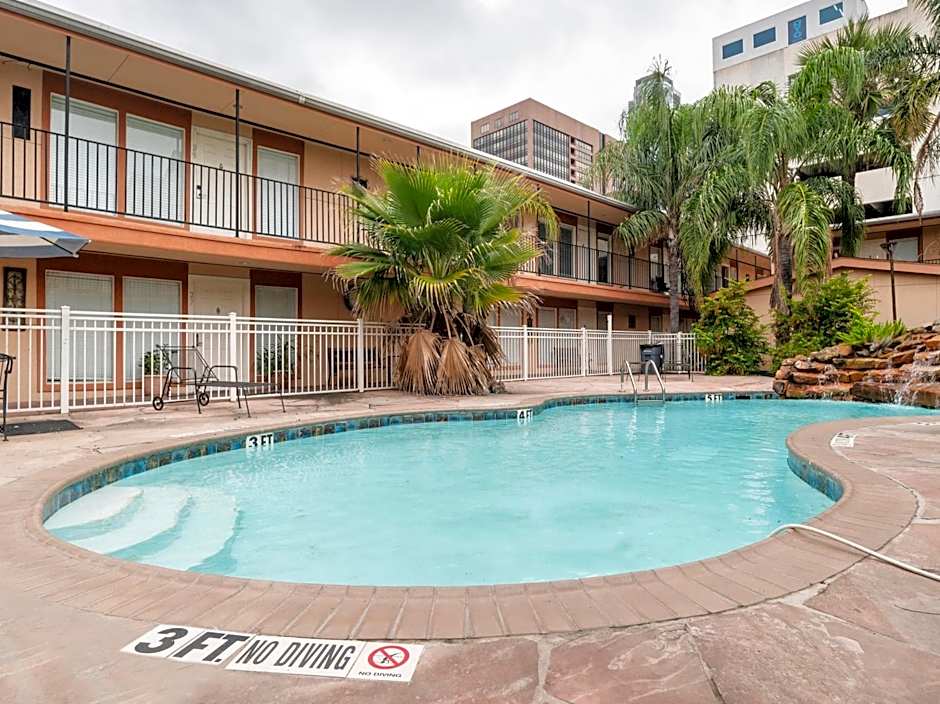 OYO Hotel & Apartments Houston Galleria