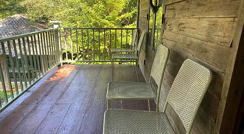 Lhongkhao Samoeng by Chi Villa