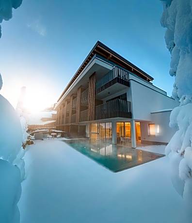 LH Suites Aparthotel - NEW since 2025