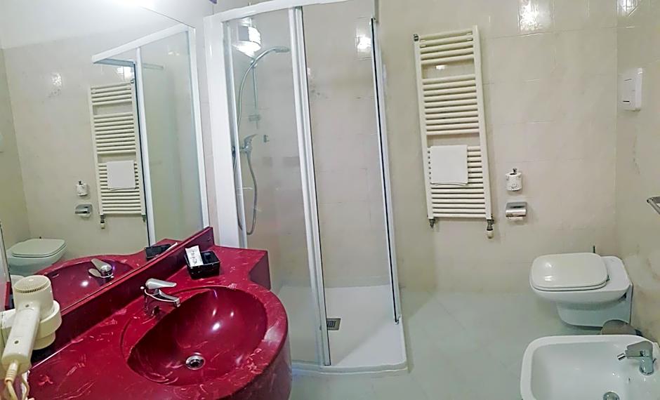 Photo 1 of 4 of Single Room