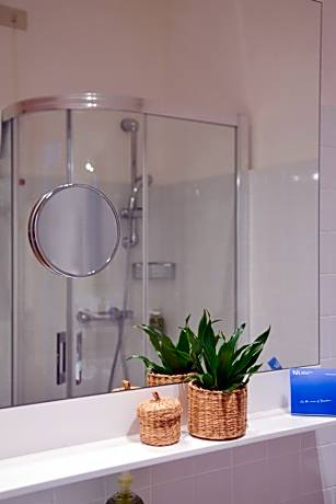 Family Room (2 Adults + 2 Children)