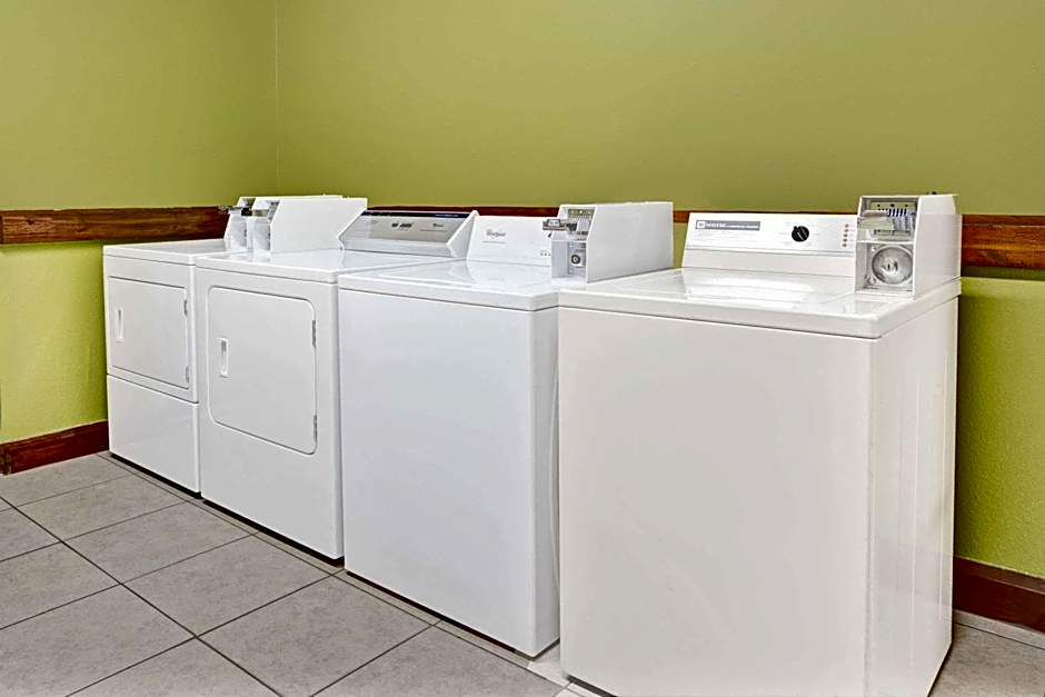 Travelodge by Wyndham Sellersburg / Louisville North