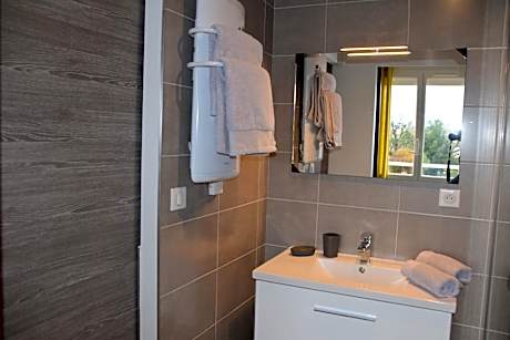 Ocean-Family room-Private Bathroom