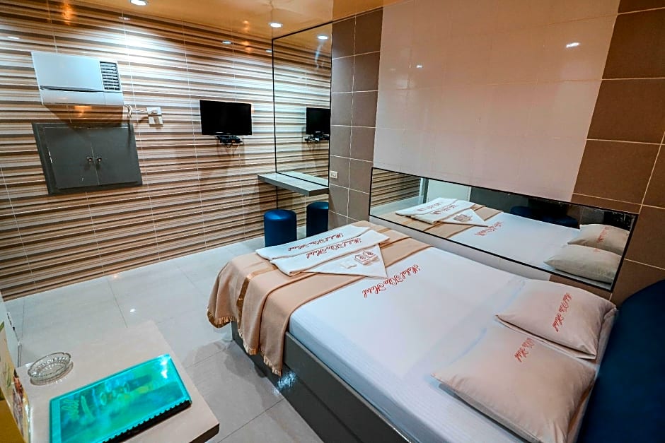 Mahal Kita Drive Inn