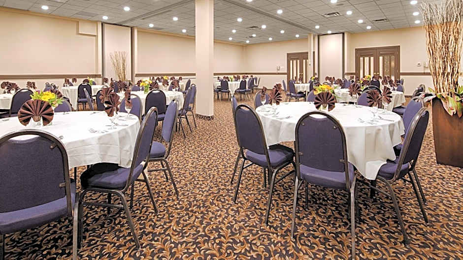 Seven Oaks Hotel Regina