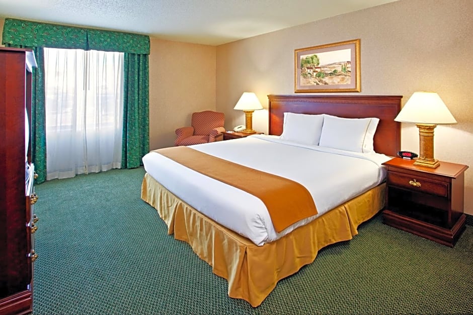 Holiday Inn Express and Suites Pittsburgh West Mifflin