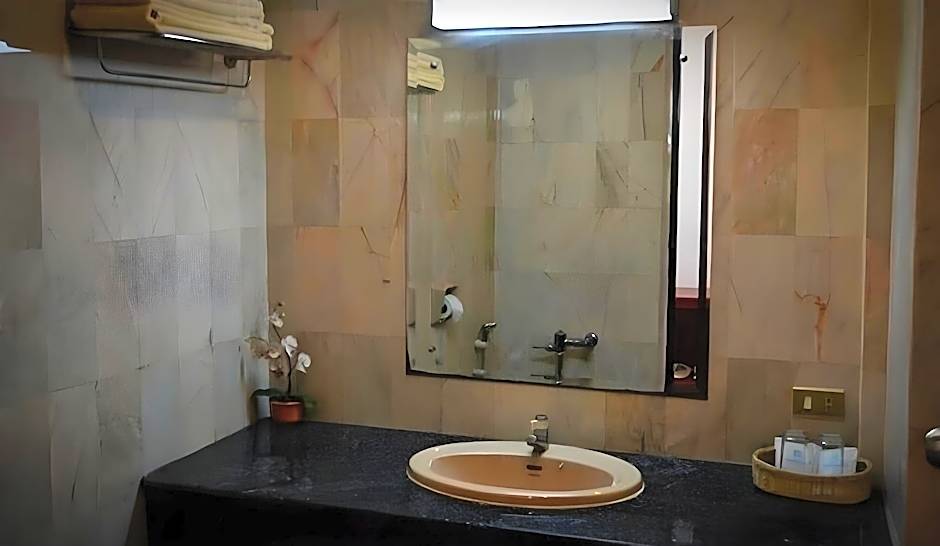 Lom Sak Nattirat Hotel