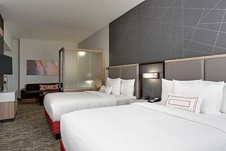 Suite, 2 Queen, Trundle bed