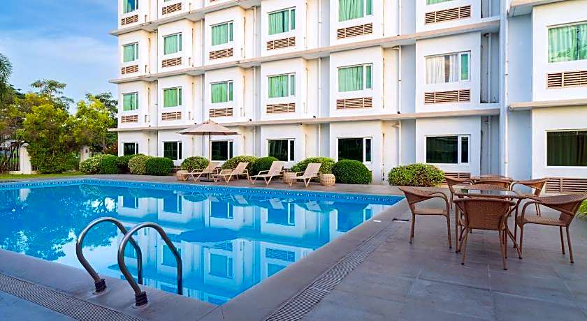 Microtel by Wyndham South Forbes near Nuvali