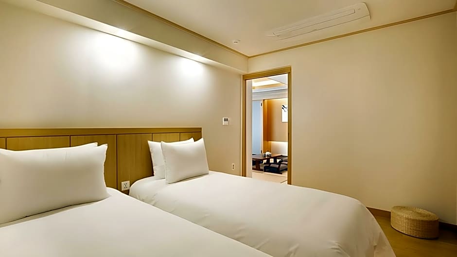 Tomonoya Hotel & Ryokan