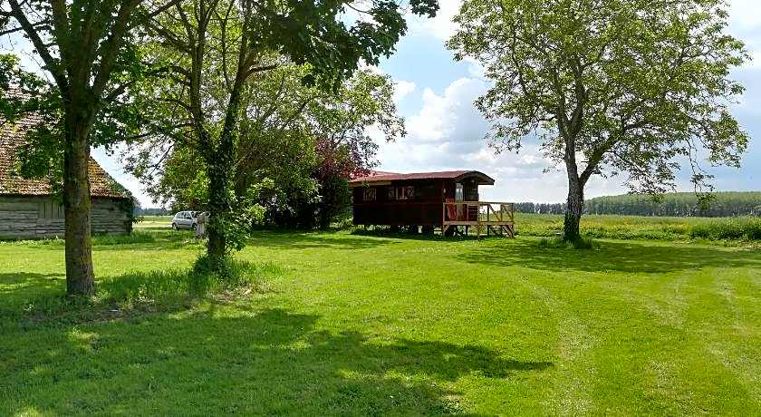 La Ferme de l'isle et sa Roulotte