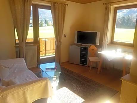 Apartment with Mountain View