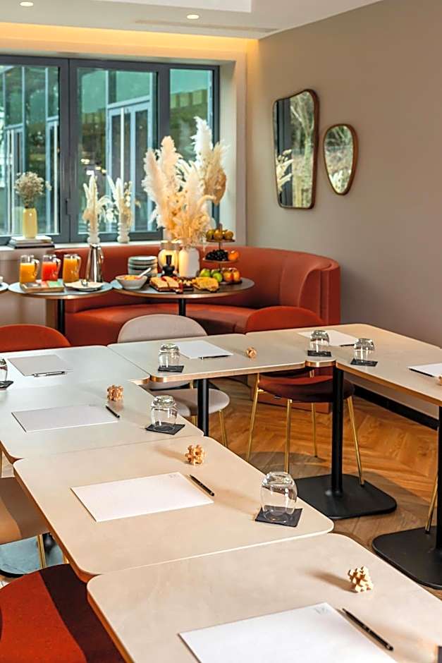 AC Hotel by Marriott Paris Porte Maillot