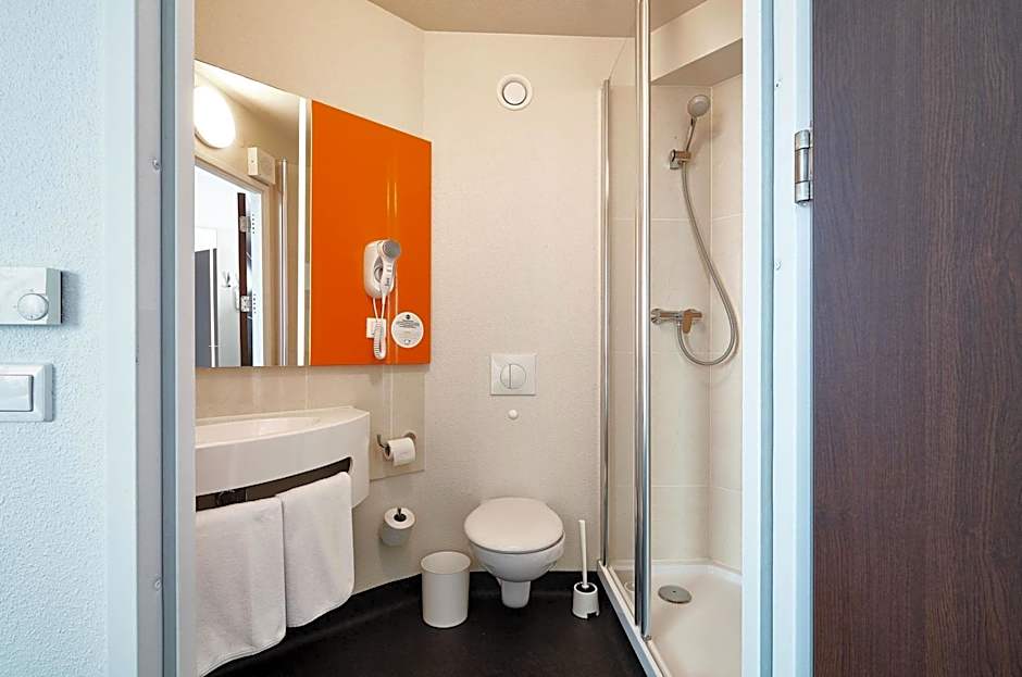 B&B Hotel Warszawa-Okęcie