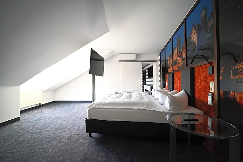 SL'otel im Parforcehaus