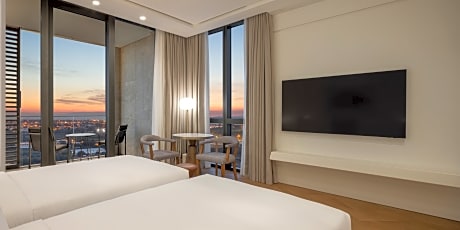2 twin beds deluxe (single) with Balcony Sea View