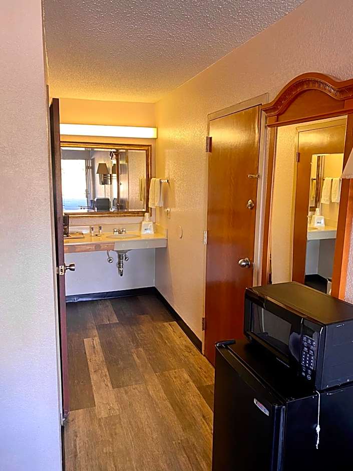 Motel 6 Marianna, FL
