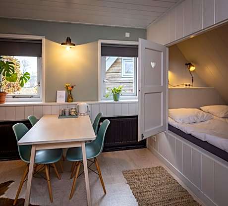 Quadruple Room with Private Bathroom