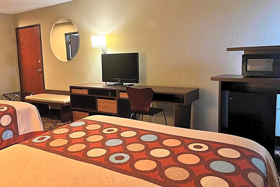 Super 8 by Wyndham Evansville North