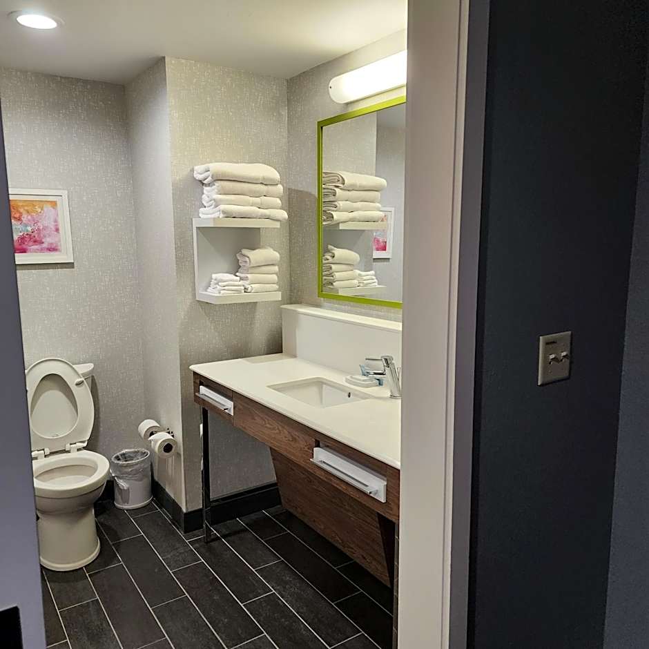 Hampton Inn By Hilton & Suites Pittsburgh New Stanton PA