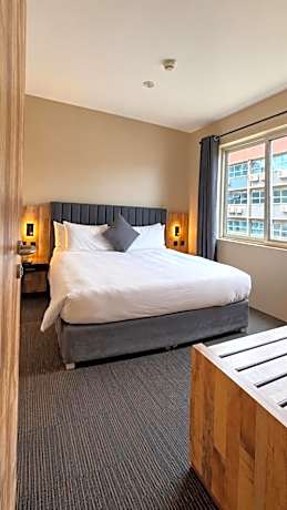 Deluxe King Suite