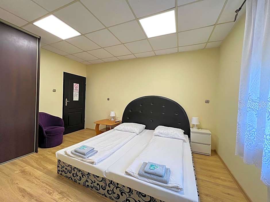 ETNA - Hostel -Noclegi Rzeszów 24 Pokoje