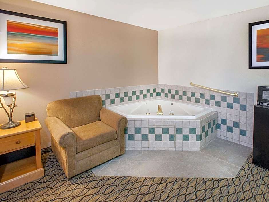 Baymont by Wyndham St. Ignace Lakefront