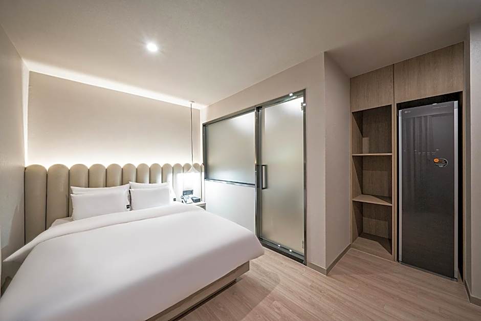 Gyeongju Poverta Hotel