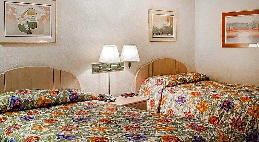 Rodeway Inn Findlay University Area