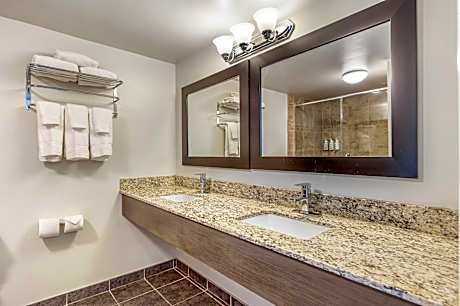 2 Queen Beds Studio Suite Balcony Non-Smoking