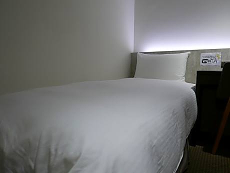 Single Room - Shared Bathroom