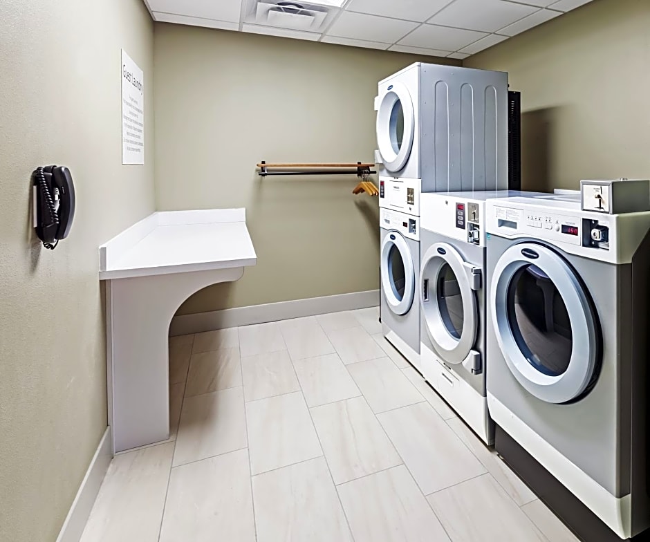Holiday Inn Express and Suites Chanute By IHG