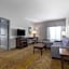 La Quinta Inn & Suites by Wyndham Brookshire