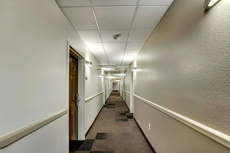 Studio 6-East Brunswick, NJ - NYC Area