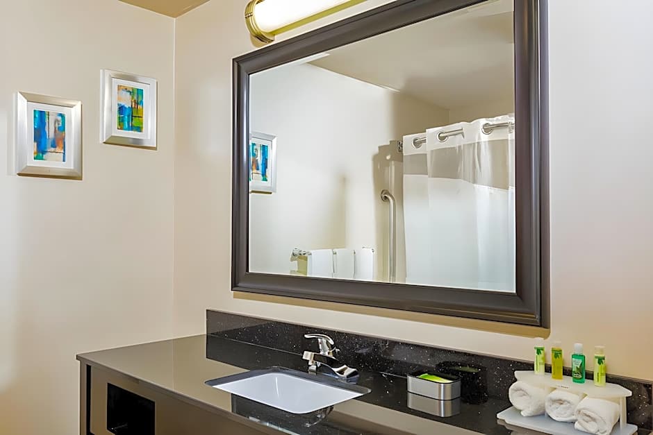 Holiday Inn Express & Suites Burlington - Mount Holly By IHG