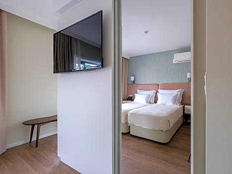 Double or Twin Room with Mountain View