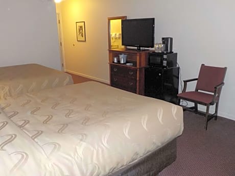 2 queen beds, non-smoking, work desk, chair with ottoman, microwave and refrigerator, coffee maker, full breakfast
