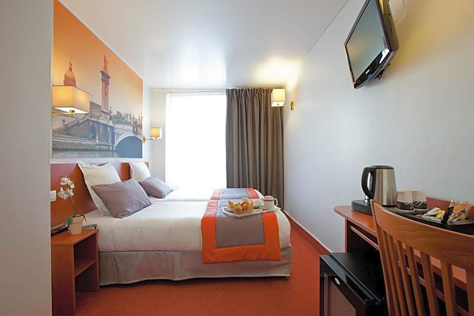 Alyss Saphir Cambronne Eiffel