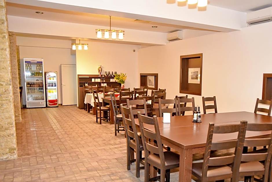 Delta Est Hotel & Restaurant