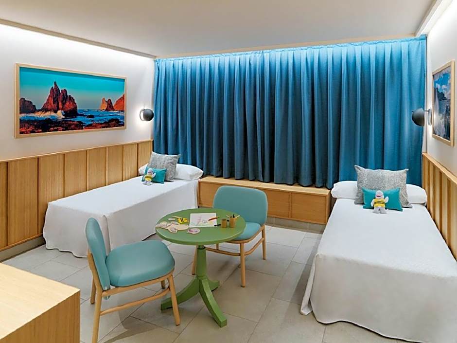 Adrián Hoteles Roca Nivaria