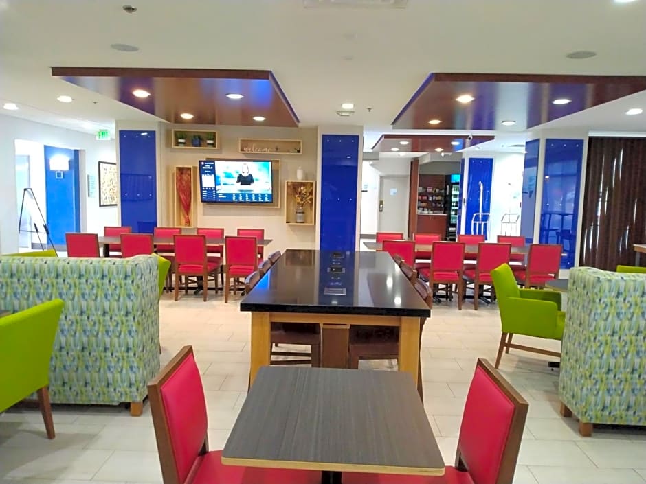 Holiday Inn Express Hotel & Suites Albuquerque Midtown by IHG
